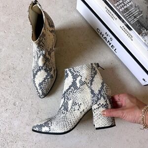 Steve Madden Jillian Leather Bootie Snake Print Chunky Heel Pointed Toe 6M